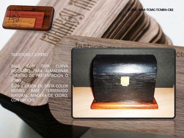 TARJETERO/JOYERO
Madera de cedro, tapa curva, acabado en poliuretano y tinta negra, broche de latón.